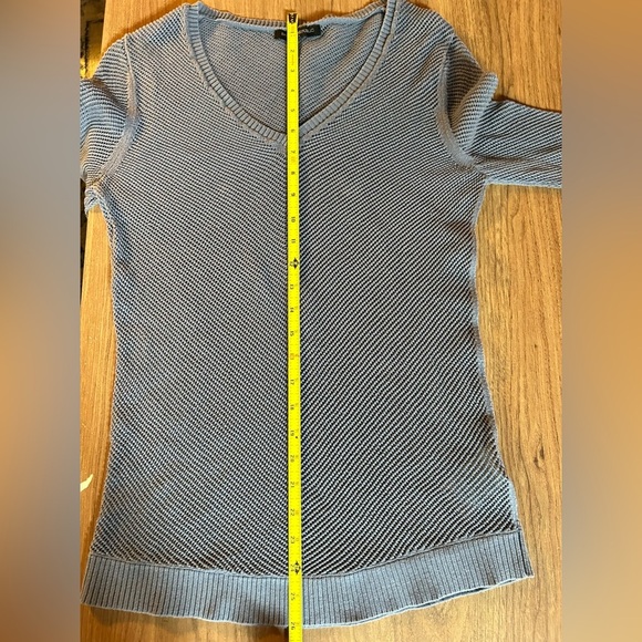 Banana Republic size small 100% mesh cotton blue/grey sweater, lightweight, sexy - Picture 5 of 8